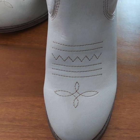 New MIA Girl Boots - Picture 4 of 5